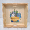 Plateau : chaton dans un pot de fleurs